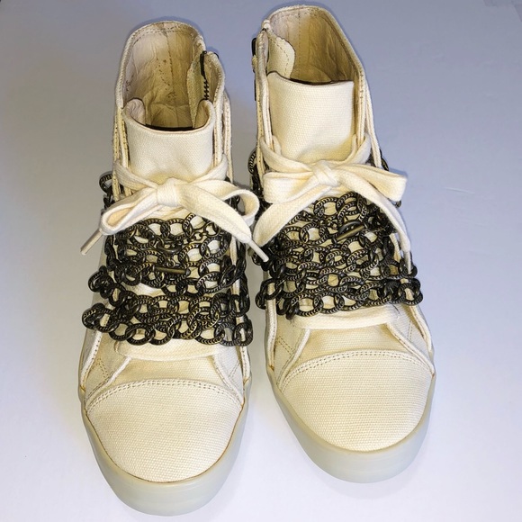 UES Women's Nise Chain Hi-Top Sneaker - Picture 8 of 17